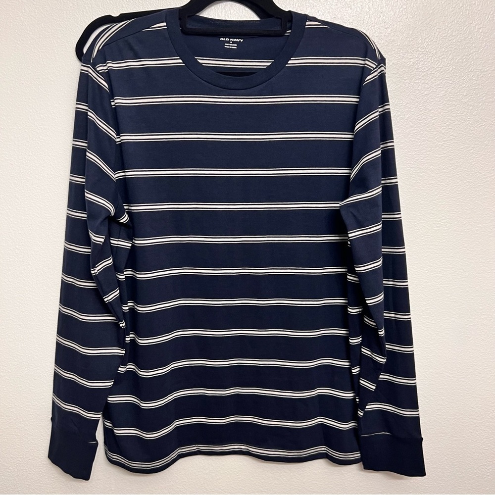 Old Navy Men's Blue and White Striped Long Sleeve Tee - Picture 9 of 9